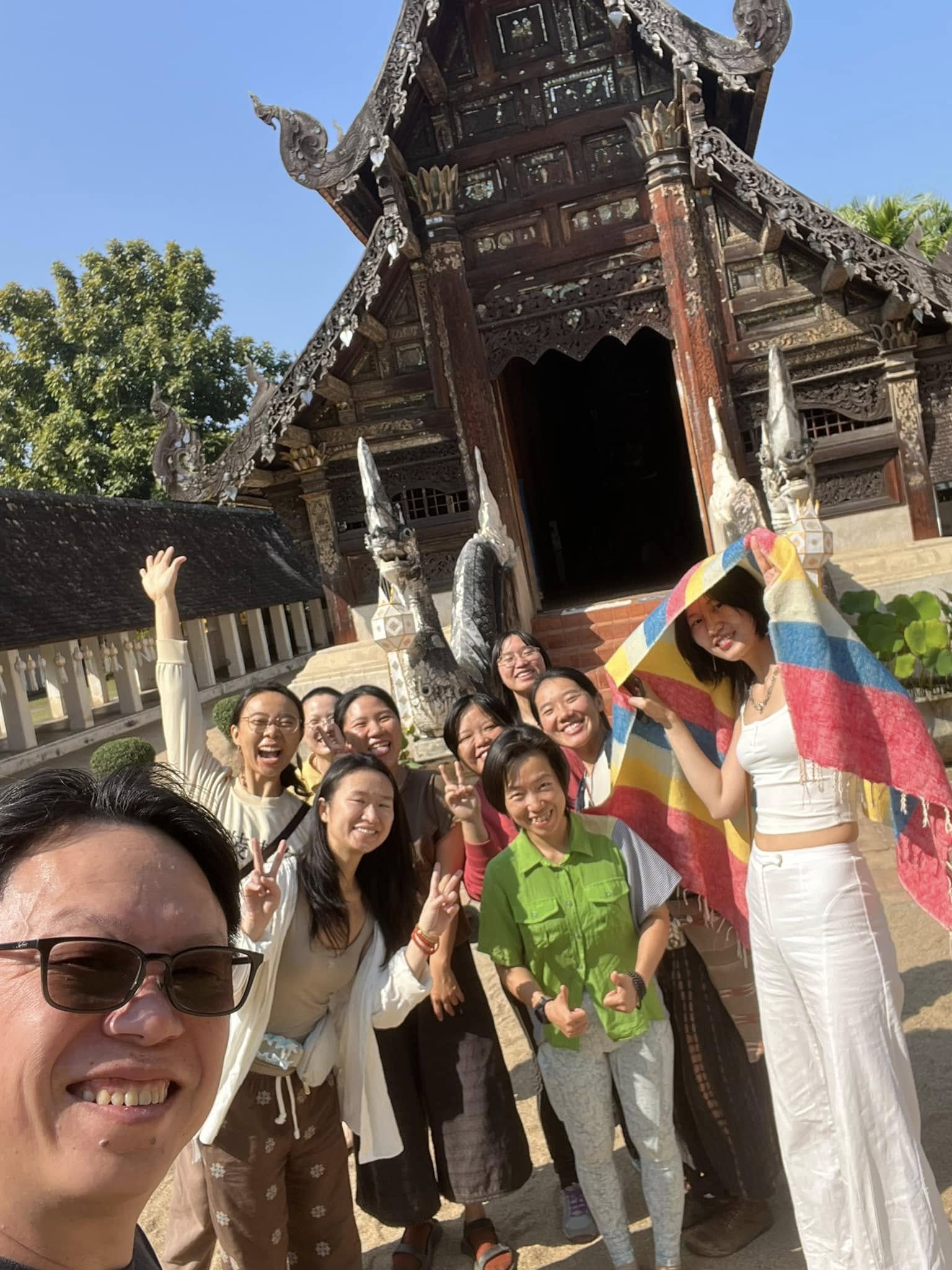 หลังจากเสร็จงานของคนไทยแล้วก็ได้พักประมาณหนึ่งสัปดาห์เพื่อได้ฉลองวันเกิดของตัวเอง แล้วก็กลับเข้าป่าช... 1