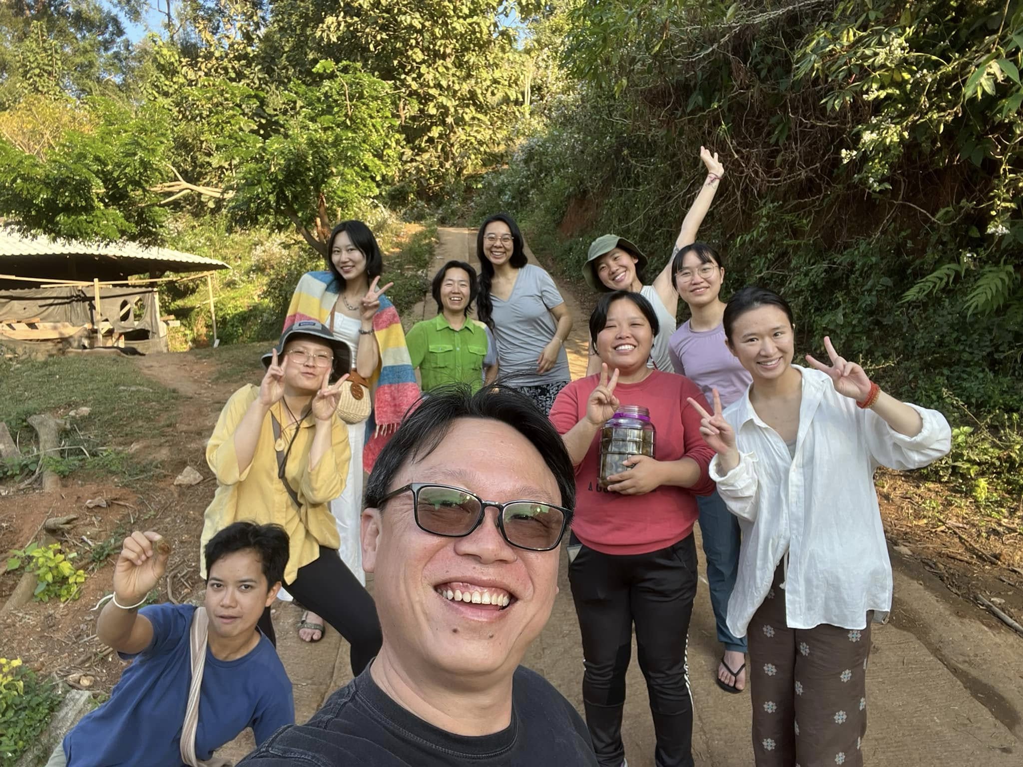 หลังจากเสร็จงานของคนไทยแล้วก็ได้พักประมาณหนึ่งสัปดาห์เพื่อได้ฉลองวันเกิดของตัวเอง แล้วก็กลับเข้าป่าช... 2