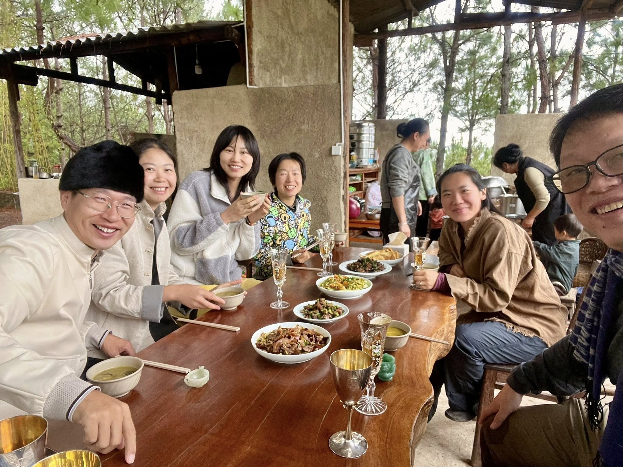 อาจารย์หลงและภรรยามีลูกด้วยกันสี่คน เลือกที่จะมาตั้งศูนย์เรียนรู้วัฒนธรรมและภูมิปัญญาจีนแบบดั้งเดิม ... 5