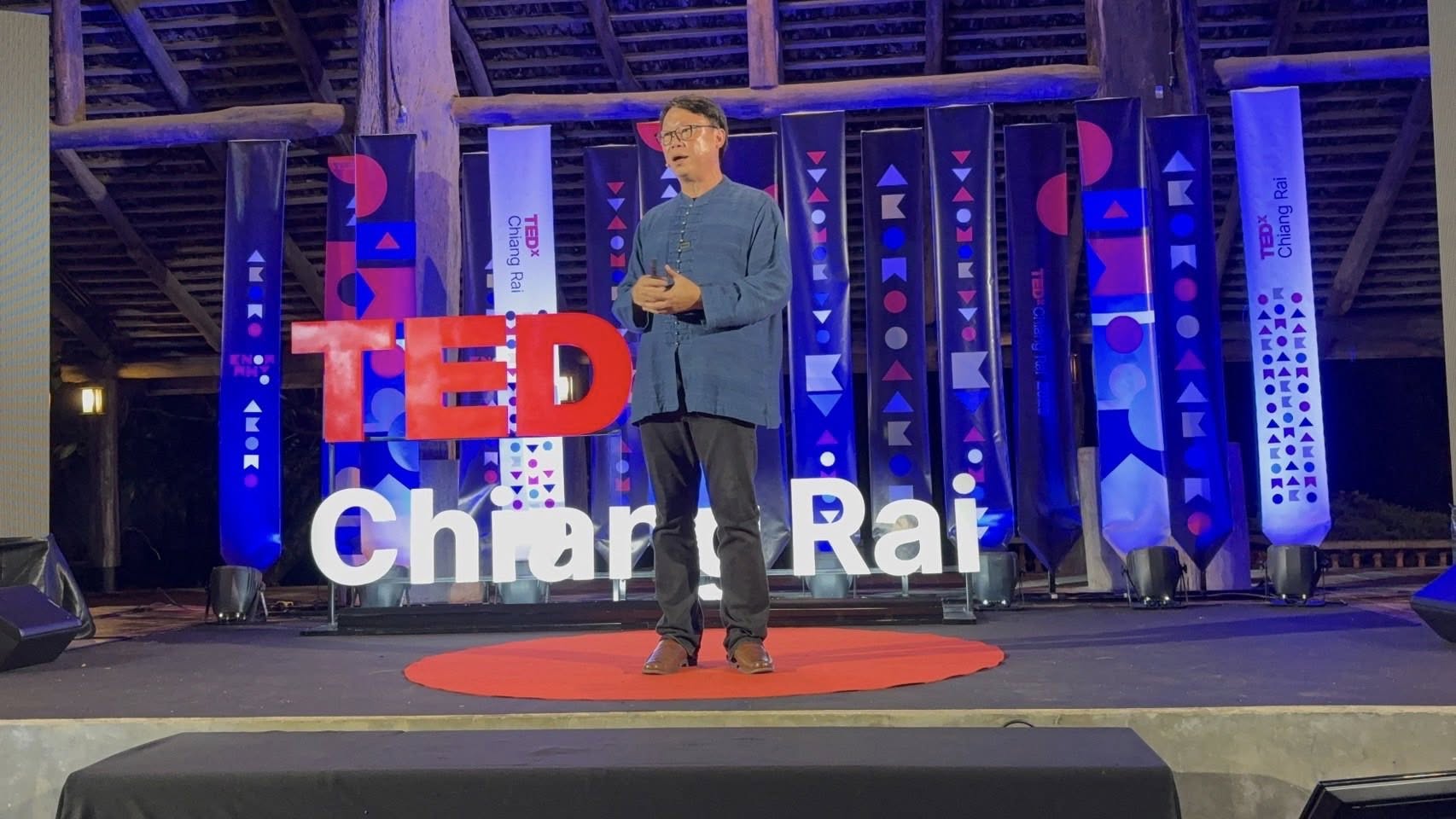 ตอนที่ได้รับการทาบทามให้พูดในเวที TEDx ครั้งแรกของเชียงราย ผมรู้สึกทั้งตื่นเต้นและดีใจ เพราะเป็นคนที... 1