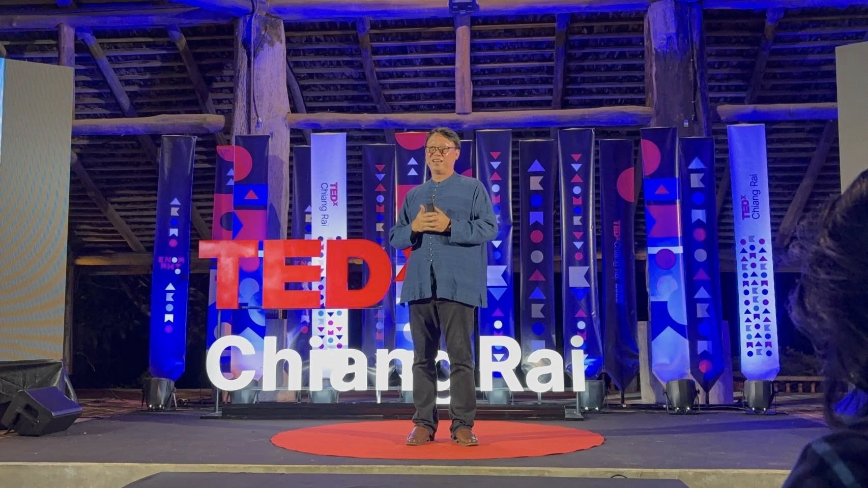 ตอนที่ได้รับการทาบทามให้พูดในเวที TEDx ครั้งแรกของเชียงราย ผมรู้สึกทั้งตื่นเต้นและดีใจ เพราะเป็นคนที... 4